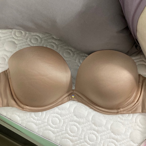 32D Victoria’s Secret Very Sexy nude strapless bra